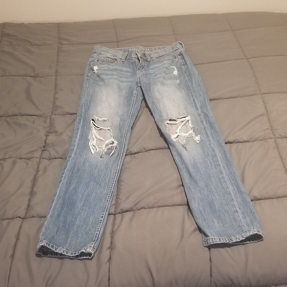 Boyfriend Cut Knee-Ripped Jeans